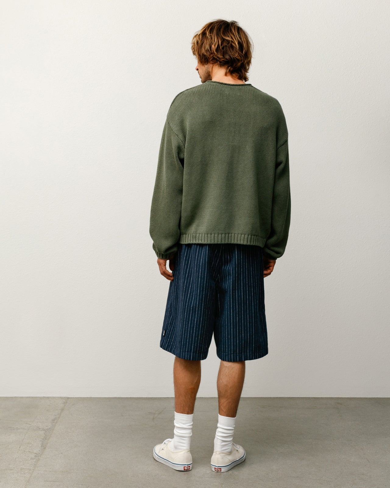 ROLL V NECK SWEATER